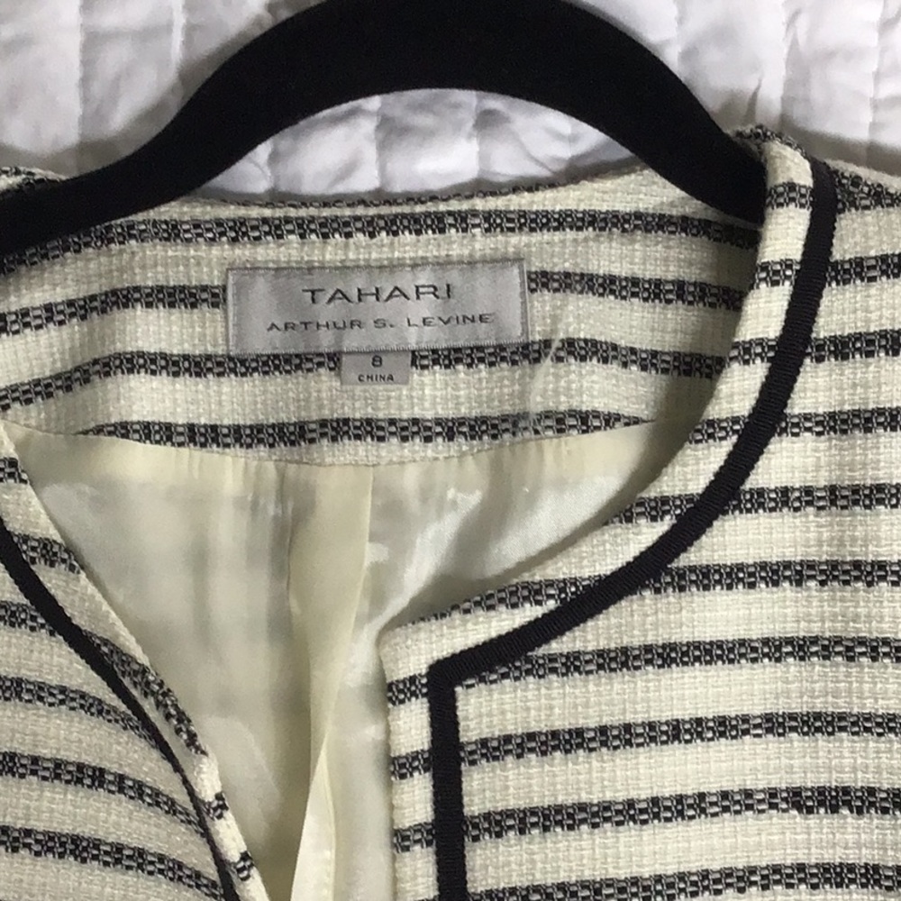 Womens off white and black striped blazer. Tahari size 8. - Picture 3 of 4